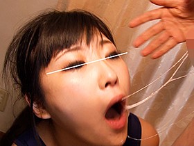 【スク水×イラマ顔射ぬりぬり】スクール水着の従順な奴隷生徒に変態教師がイラマチオで大量顔射！しかもその汚いザーメンを顔面ぬりぬりする！　サンプル画像04